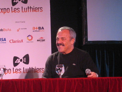 Daniel Rabinovic incontra il pubblico dei Les Luthiers durante l'Expo