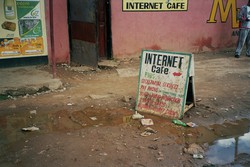 Credeteci o no, ma questo e' proprio l'ingresso di un internet point
