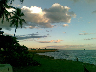Il lungomare di Santo Domingo... al tramonto sembra piu' bello perche' non si vede la monnezza