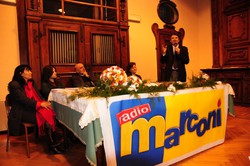Presentazione della radio interculturale Babel Latino Da destra: Fabio Pizzul, Viorica Nechifor, Don Giancarlo Quadri, Francesca Guinand, Jeanneth Sosa. Caritas Ambrosiana - Milano - 13 aprile 2010  